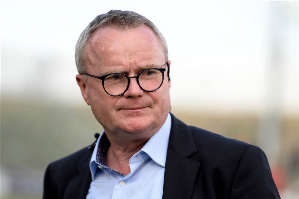 Fußballverbände ohne Handhabe - Klagewelle droht bei Saisonabbruch Manfred Schnieders (Vorsitzender des DFB-Spielausschusses) bestätigte die Recherchen.
