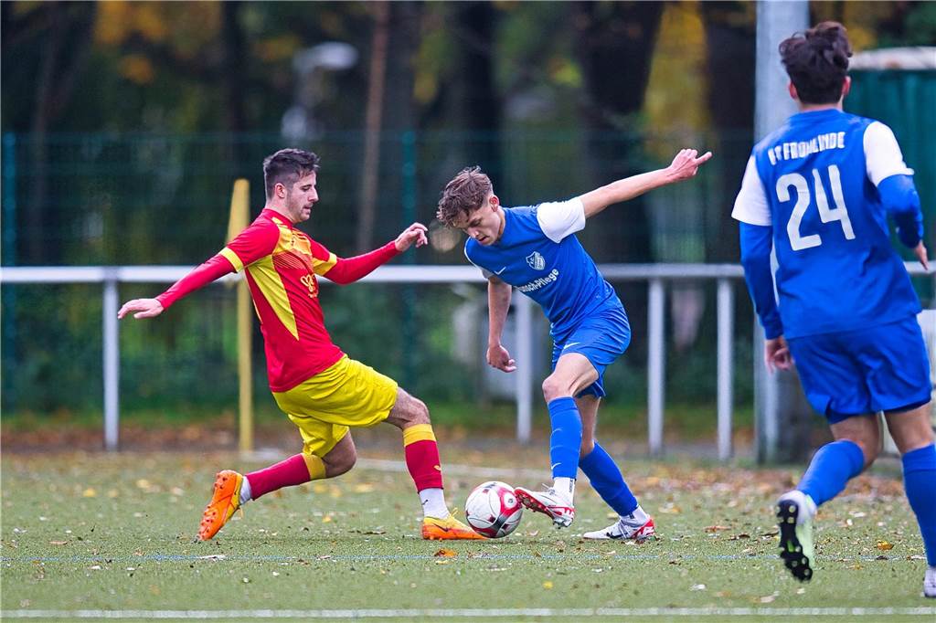 Frohlinder Déjà-vu : Spruch-Verletzung erinnert an 2017 mit Daniel Diaz Manfred Spruch (am Ball) verletzte sich gegen den SV Wacker Obercastrop II.