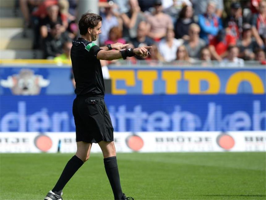 Referee Gräfe greift Ex-Chefs Fandel und Krug an Mann deutlicher Worte: Schiedsrichter Manuel Gräfe aus Berlin. Foto: Patrick Seeger