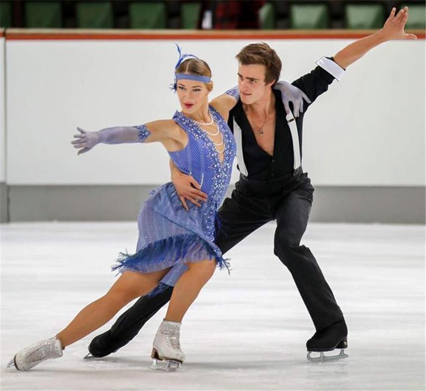Müller/Dieck trainieren in den USA für Universiade MANNSCHAFTEN - Katharina Müller/Tim Dieck, Eistanzen: Dortmund hat eine lange Eislauf-Tradition. Mit Katharina Müller und Tim Dieck schicken sich jetzt zwei junge Eistänzer an, die internationale Eislauf-Welt zu erobern. Die 21-Jährige und ihr ein Jahr jüngerer Eis-Partner laufen erst seit zwei Jahren gemeinsam im Dortmunder Leistungszentrum, schon im zweiten Jahr gewannen sie die deutsche Vize-Meisterschaft. Auch die aktuelle Saison verläuft erfolgreich: Bei der NRW-Trophy setzte sich das Duo gegen internationale Konkurrenz durch, zwei zweite Plätze in Nizza und in Andorra unterstreichen die gute Form. Wenn jetzt noch der Titel bei der DM in Berlin kurz vor Weihnachten herausspringt, wäre das die Fahrkarte zu WM und EM.