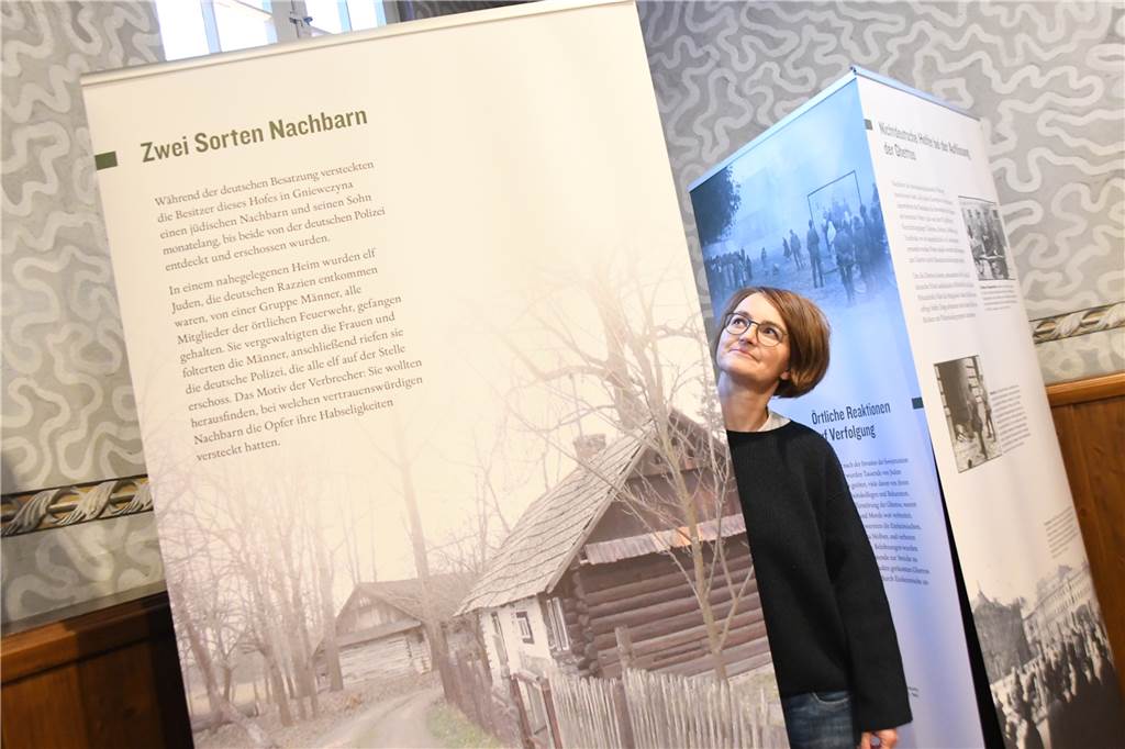 Synagoge in Bork: An historischem Datum ins Licht der Öffentlichkeit gerückt Manon Pirags, stellvertretende Leiterin der VHS Selm, ist froh, dass die Holocaust-Ausstellung in der Borker Synagoge gezeigt werden kann.