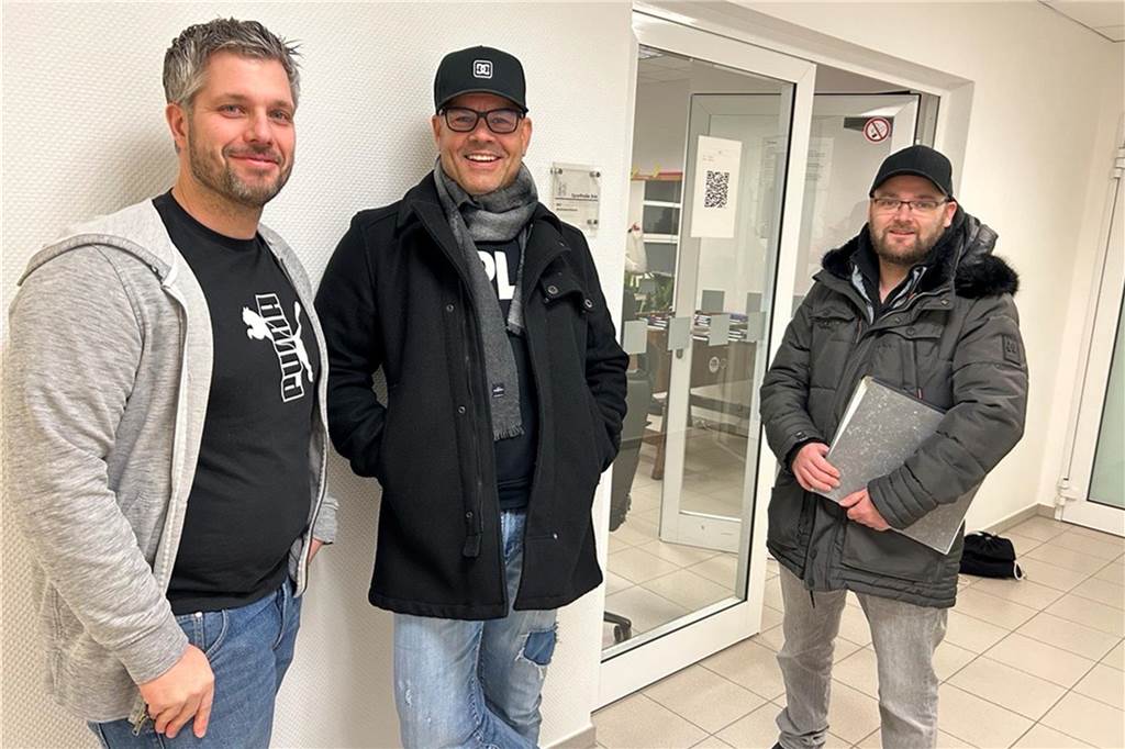 Entscheidung über die Zulässigkeit des Bürgerbegehrens Manuel Jakob, Patrick Regner und Michel Opolony (v.l.) sind die drei Vertretungsberechtigten für das Bürgerbegehren zum Jugendhaus Erle und werden in der Sondersitzung ihren Standpunkt erläutern.