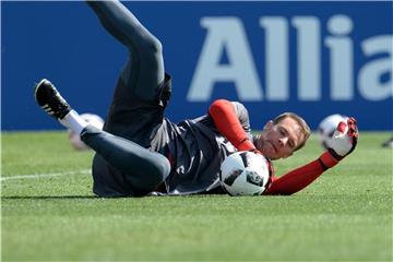 Manuel Neuer hat das erste leichte Torwarttraining gut weggesteckt. Foto: Andreas Gebert