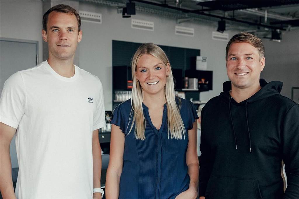 Ernährungsberaterin klärt auf: Wie gesund sind Manuel Neuers Energie-Riegel? Manuel Neuer, Julia Schlotmann-Honsel und Jan Driessen (von links) haben das Start-up „Health Yeah“ in Dorsten gegründet.