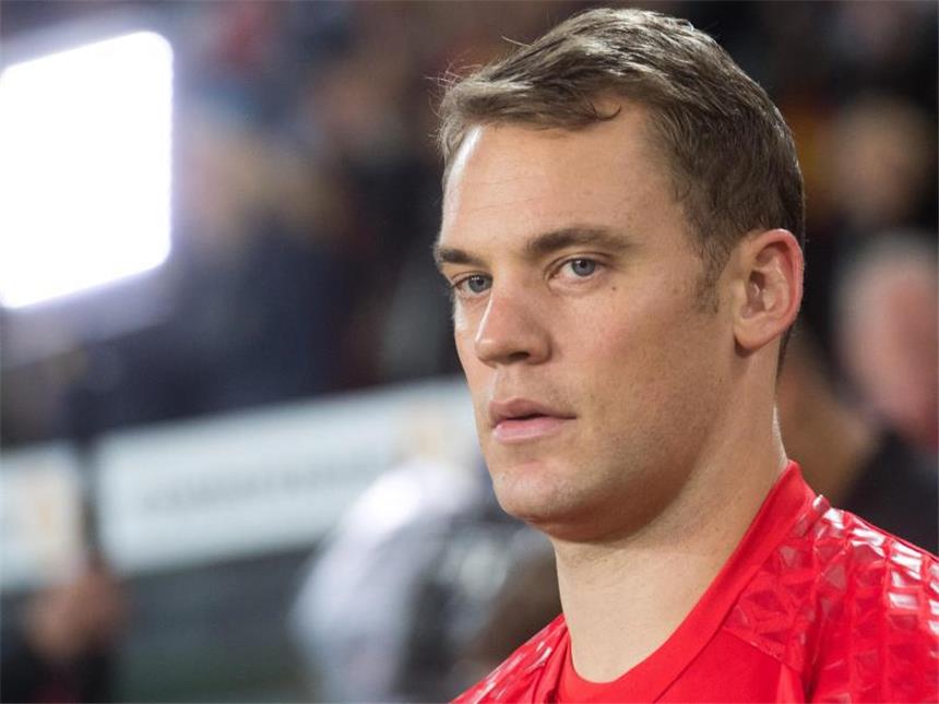 Bayern-Torwart Neuer startklar für Comeback Manuel Neuer könnte beim Spiel der Bayern in Bremen wieder im Tor stehen. Foto: Julian Stratenschulte