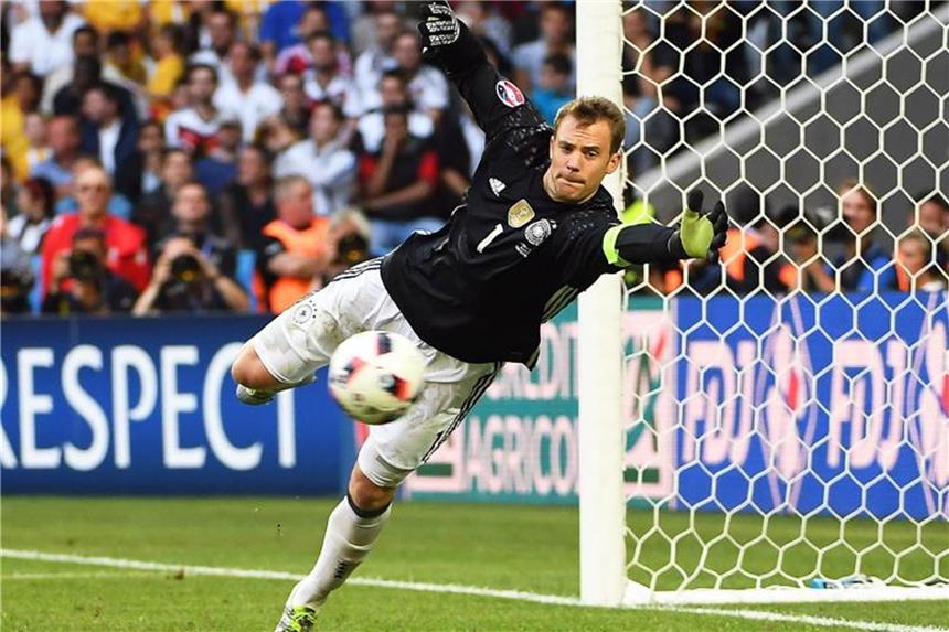 „Bild“: Manuel Neuer bei DFB-Pokalfinale im Bayern-Kader Manuel Neuer steht im Pokalfinale wohl wieder im Bayern-Kader. Foto: Filip Singer/EPA