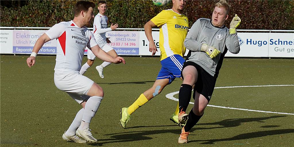 Manuel Stiepermann wird Spielertrainer beim SSV Mühlhausen II – Feuer und Flamme für den neuen Job Manuel Stiepermann (l.) scheitert hier am BSV-Keeper Justin Brian Eike. Künftig wird er als Spielertrainer beim SSV Mühlhausen II fungieren.