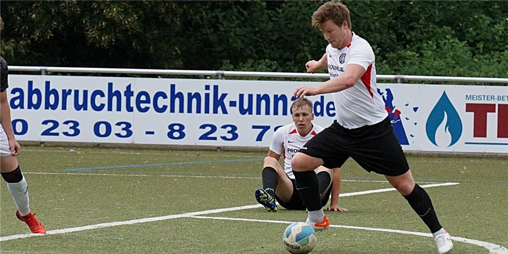 Zwei Hattricks beim SSV Mühlhausen II: Einer benötigt 13 Minuten, der andere nur 9 Manuel Stiepermann (r.) feiert einen fast perfekten Einstand als Coach des SSV Mühlhausen II.
