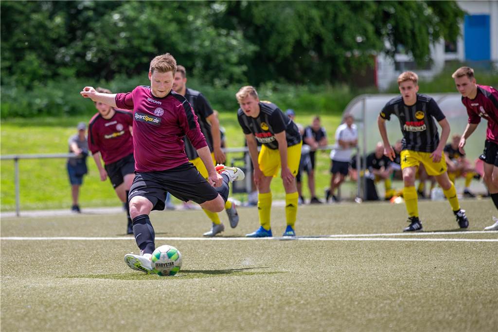Nach Absage von Flurim Ramaj: SSV Mühlhausen II präsentiert neuen Coach, der Co kommt aus Billmerich Manuel Stiepermann übernahm zuletzt schon Verantwortung als Elfmeterschütze. Künftig wird er die Rolle des Spielertrainers ausführen. Dabei erhält er Unterstützung von Dag Biber, der zuletzt viele Jahre für BR Billmerich spielte.