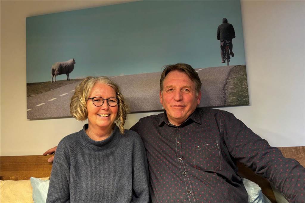 Leben für den Naturschutz: Dirk Lehmhaus erhält Bundesverdienstkreuz Manuela und Dirk Lehmhaus in ihrem Haus.