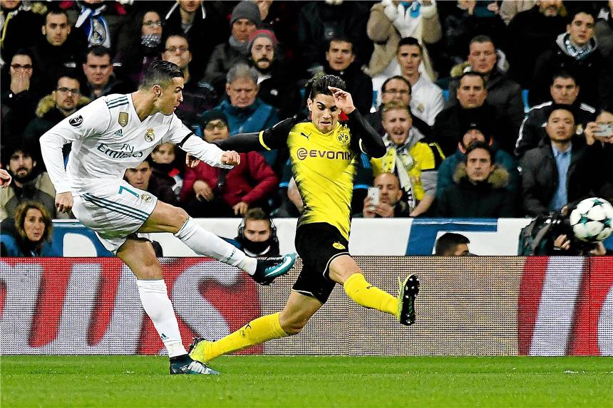 Bartra ist Ronaldo nicht gewachsen - Aubameyang eiskalt Marc Bartra (r.) kann Cristiano Ronaldo nicht am Abschluss hindern.