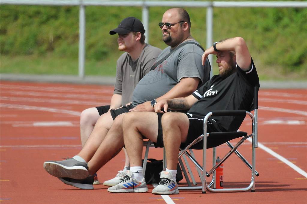 Castrop-Rauxeler Verein hat schon fünf Sommer-Abgänge - zwei zum gleichen Verein Marc Dittloff (M.) neben seinem Trainer Tino Westphal (r.).