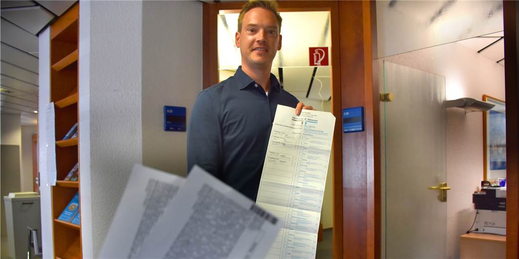 Die Briefwahl wird in Ahaus immer beliebter – jetzt schnell beantragen Marc Frieler, Leiter des Wahlbüros, informiert über die Möglichkeiten der Stimmabgabe zur Wahl des 18. Landtages des Landes Nordrhein-Westfalen.
