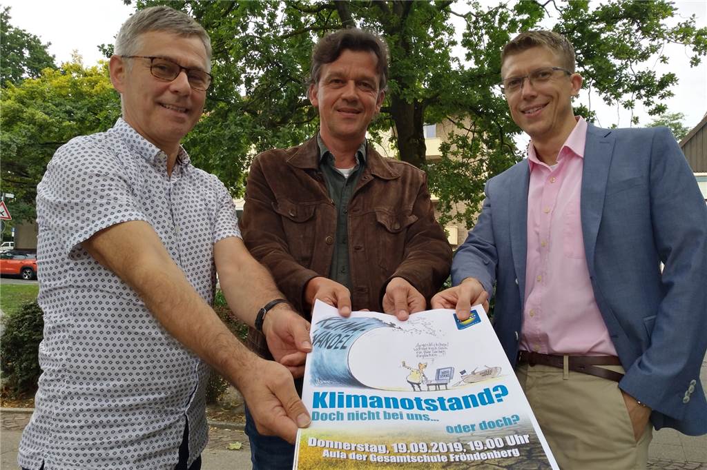„Wir koppeln uns von Energiepreisen ab“: Wie Familie Hilgenstock den Klimaschutz lebt Marc Hilgenstock (r.) engagiert sich privat auch im Bürgerenergieverein Renergie Ruhr-Hellweg, hier mit dem 1. Vorsitzenden Bernd Molitor (l.) und dem Meeresbiologen Dr. Udo Engelhardt.