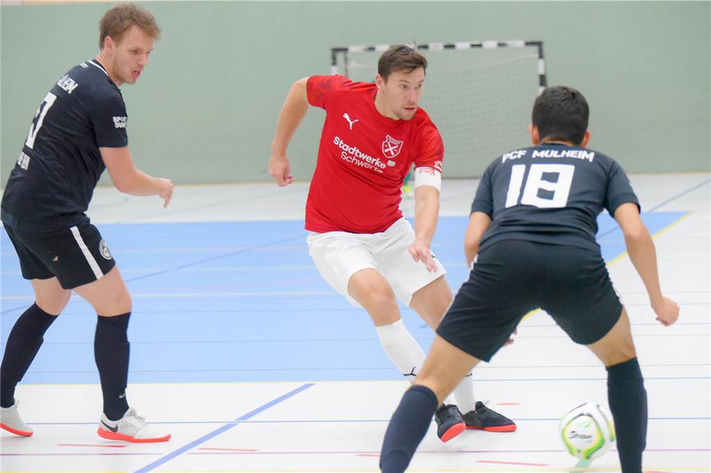 Holzpfosten: Die Futsal-Bundesliga wird kommen - allein schon aus Angst vor Klagen Marc Nebgen spielt mit den Holzpfosten zuletzt am 10. Oktober gegen Mühlheim - wegen Corona ohne Zuschauer.