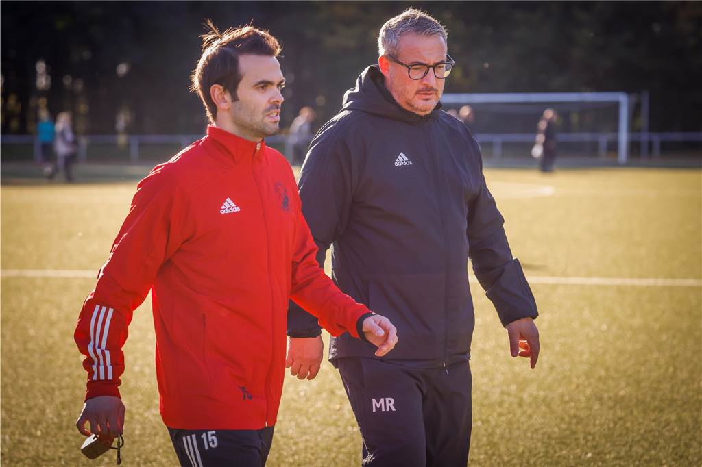 Bezirksliga-Trainer bekommt Abschiedsspiel mitten in der Saison – und kassiert Derby-Pleite Marc Neul (l.) übernahm das Kommando von Marc Risse.