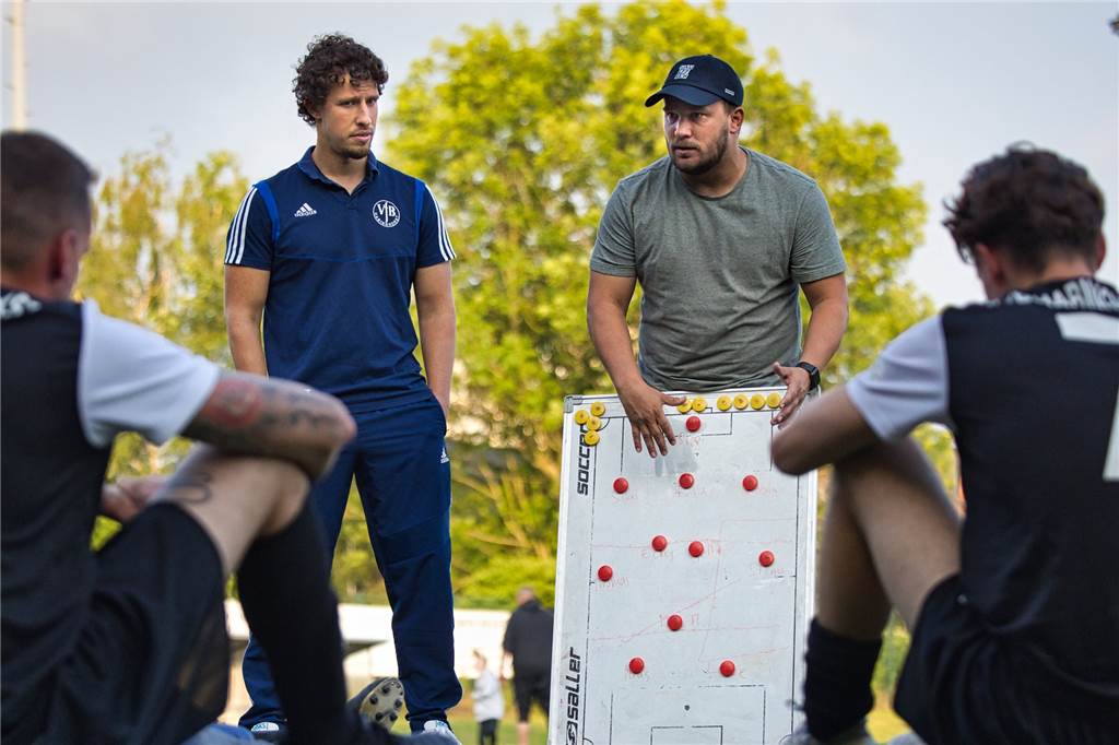 Zwei Tage vor Saisonfinale: Castrop-Rauxeler Klub trennt sich von Trainern Marc Olschewski (r) war in den vergangenen fünf Jahren Coach beim VfB Habinghorst. Zu Beginn der Saison 2021/22 kam Dustin Lukat (l) dazu.
