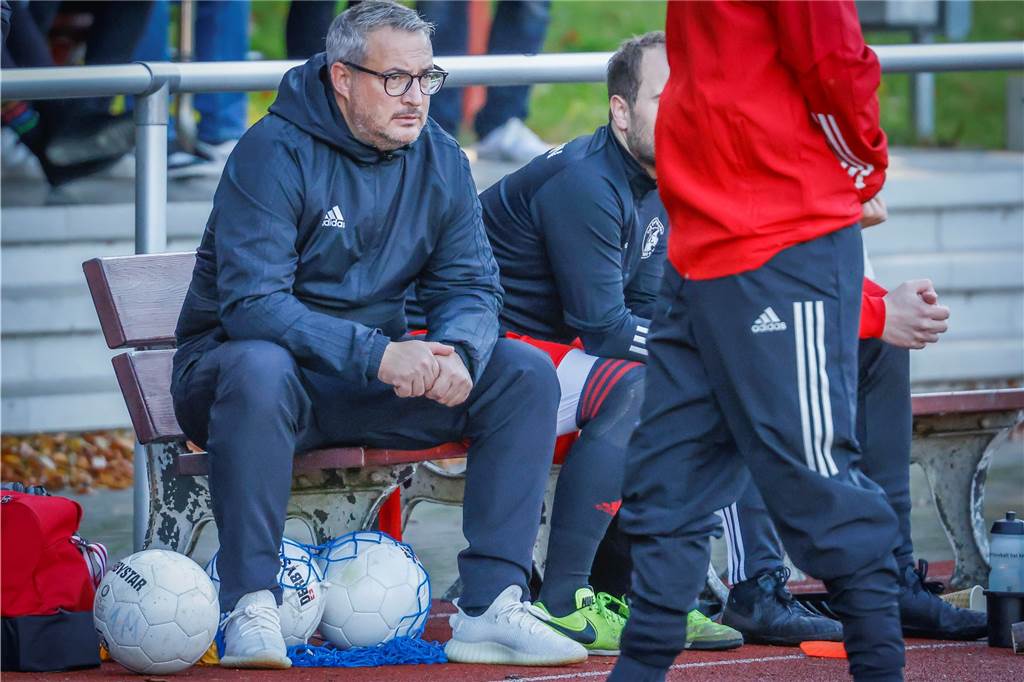 Bezirksliga-Trainer bekommt Abschiedsspiel mitten in der Saison – und kassiert Derby-Pleite Marc Risse gab am Sonntag seine Abschiedsvorstellung beim TuS Eichlinghofen.