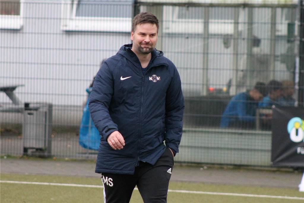 Königsborner SV holt mit neuem Trainer ein Remis: Querlatte verhindert den Sieg Marc Schmitt bei seinem ersten Einsatz für den Königsborner SV.