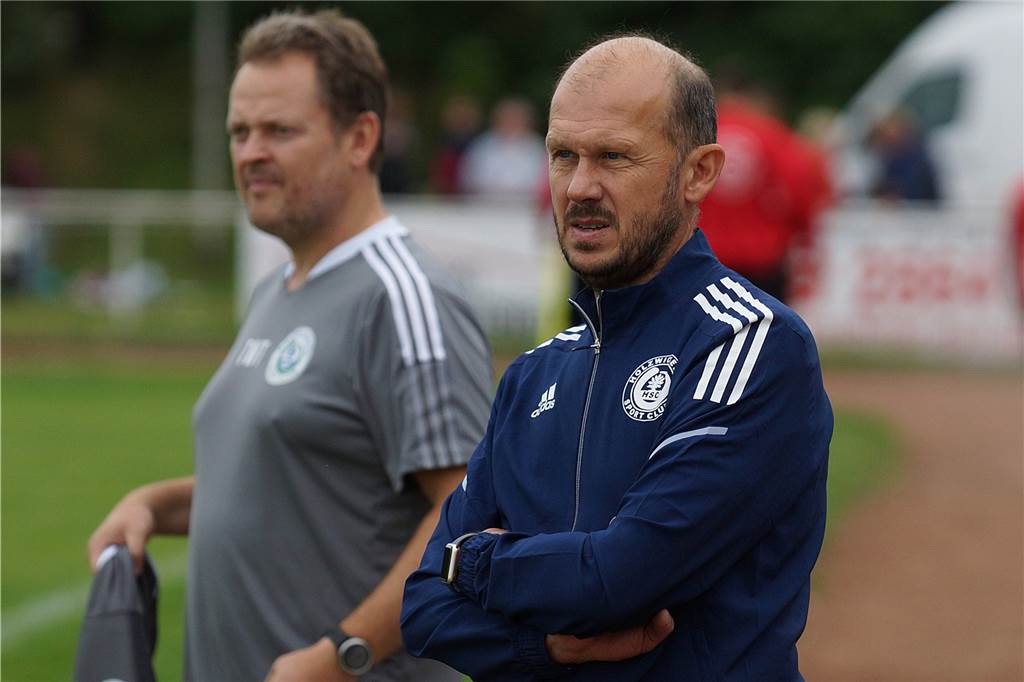 Holzwickeder SC testet Top-Spieler des kriselnden Bezirksligisten SuS Olfen Marc Woller (r.) interessiert vor allem das Entwicklungspotenzial von Tim Kortenbusch.