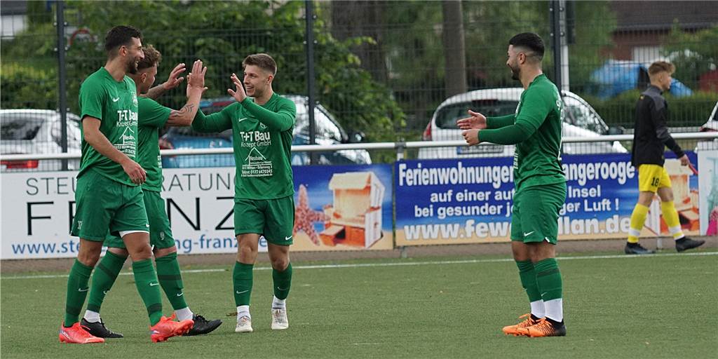 Kaiserauer Reserve zittert weiter: „Ein Saisonfinale, das keiner wollte“ Marcel Erdmann (2.v.l.) trifft in Methler zum 2:0 für den SuS Oberaden. Der Vizemeister hat mit dem Sieg in Kaiserau seine Saison beendet, hat über Pfingsten spielfrei.