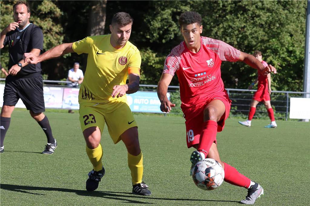 Bezirksliga-Kapitän beendet seine Karriere: Dortmunder Persönlichkeit rückt ins Trainerteam Marcel Gabor (l.) wird seine letzten aktiven Schritte bei den Dortmunder Löwen gehen.