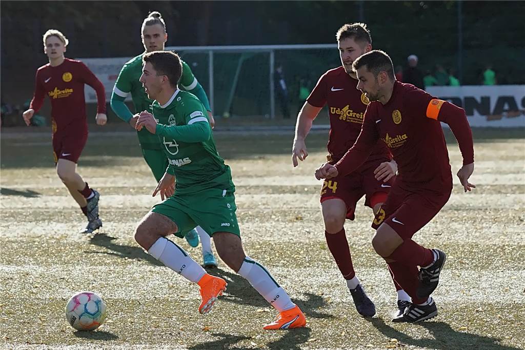 Co-Trainer der Löwen hilft doch wieder aus: „Geplant war das nicht“ Marcel Gabor (r.) stand zuletzt wieder auf dem Platz.
