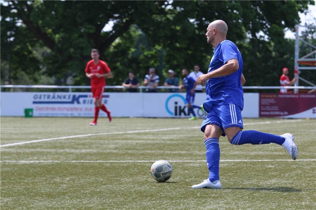 Warum kriegt die U23 des Holzwickeder SC so viele späte Gegentore, Marcel Greig? Marcel Greig, Spielertrainer der HSC-U23, ist trotz vieler Gegentore zuversichtlich.