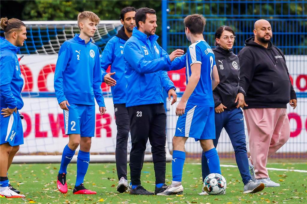 Dortmunder Westfalenligakicker bekommt beim Arzt acht Spritzen - weil Schmerzen zu stark sind Marcel Großkreutz (M.) musste im letzten Spiel verletzt ausgewechselt werden.