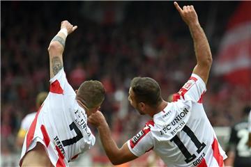 Marcel Hartel (l) und Akaki Gogia den Sieg gegen Fürth. Foto: Britta Pedersen