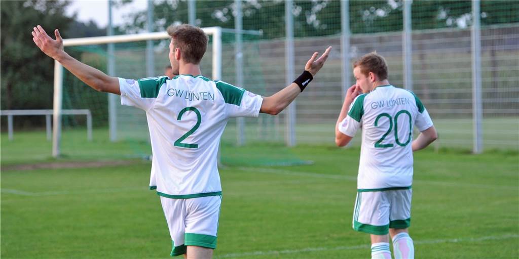 „Die Linie rauf und runter“: Marcel Hildering ist der Spieler der Woche Marcel Hildering (l.) überzeugte am Wochenende im Trikot von GW Lünten.