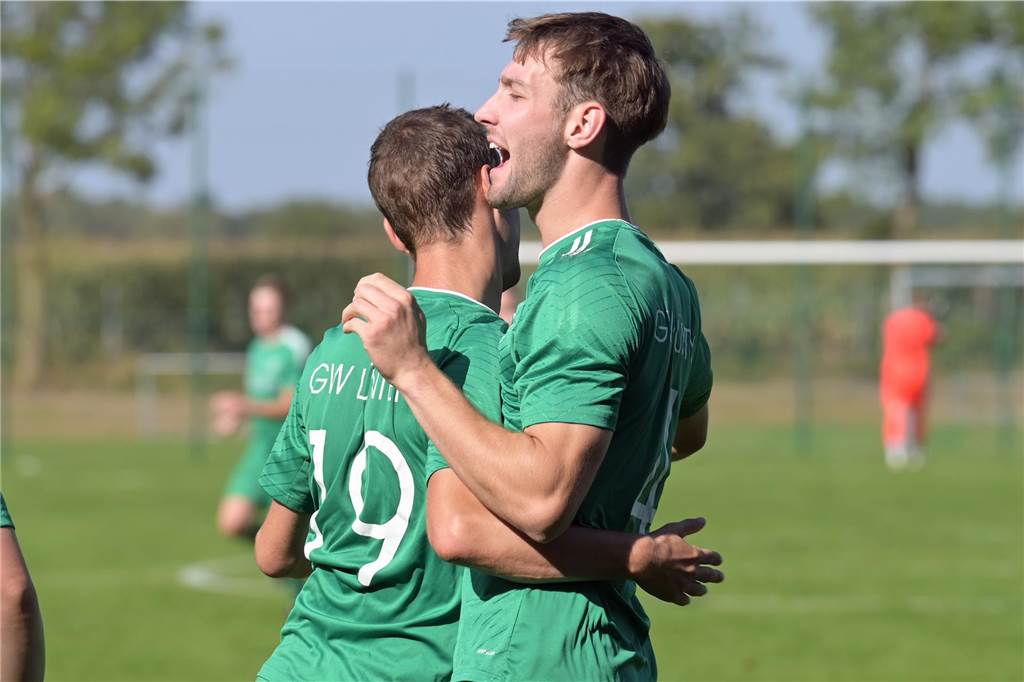 GW Lünten strahlt von der Tabellenspitze: Niklas Beuting will unter die Top Vier Marcel Hildering (r.) und GW Lünten bejubelten bereits 28 Saisontore.