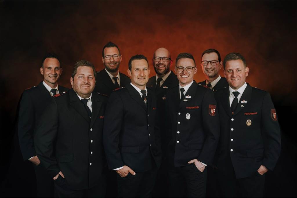100 Jahre Löschzug Heek: Großes Festwochenende steht vor der Tür Marcel Hinkers (v.l), Bernd Schönnebeck, Christian Hölscher, Patrick Münstermann, Nico Terwolbeck, Matthias Schneider, Harald Alfert, Michael Schönnebeck sind das Festkomitee.