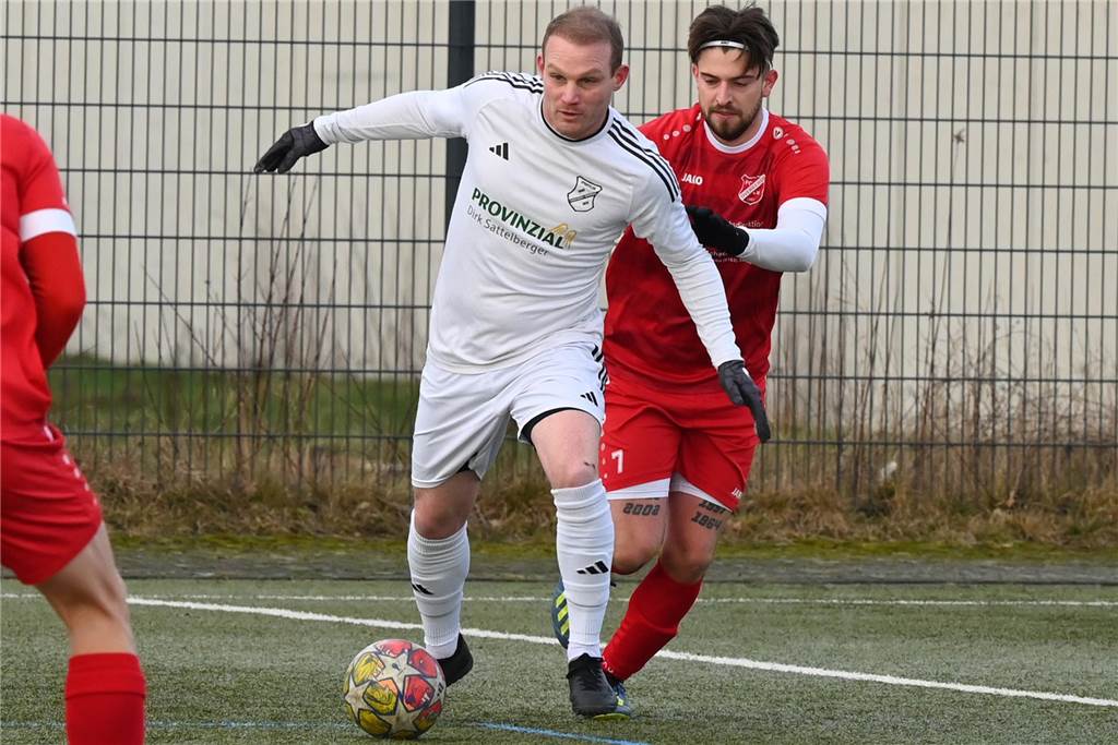 Marcel Hofmann (vorne) übernimmt den Trainerposten von Sedat Sener ab Sommer beim SC Fröndenberg-Hohenheide. 