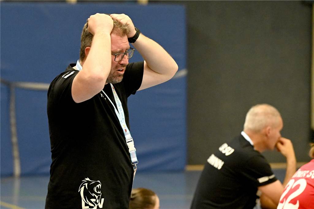 Marcel Mai ist zwar bis heute Trainer der LSV-Handballerinnen, an der Seitenlinie leidet er deshalb aber nicht weniger.