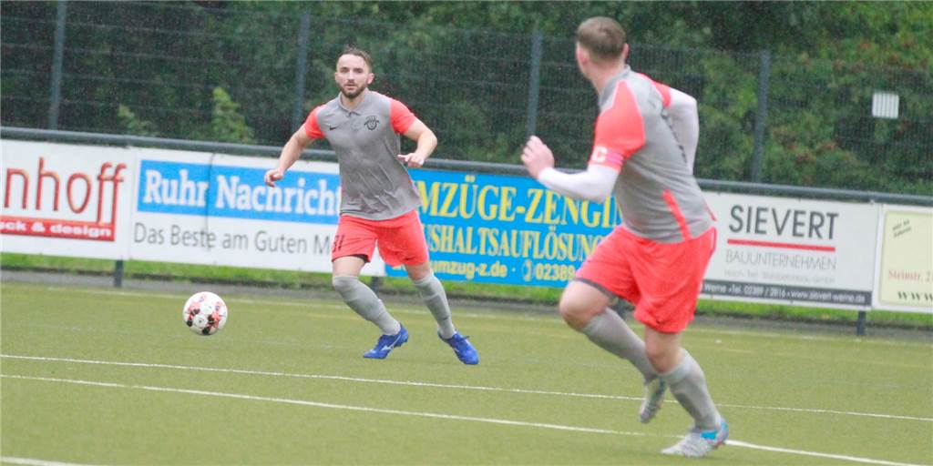 Der Werner SC II holt drei Punkte – auch dank Unterstützung aus der Ersten Marcel Niewalda (l.) erzielte einen Treffer beim Werner Sieg.