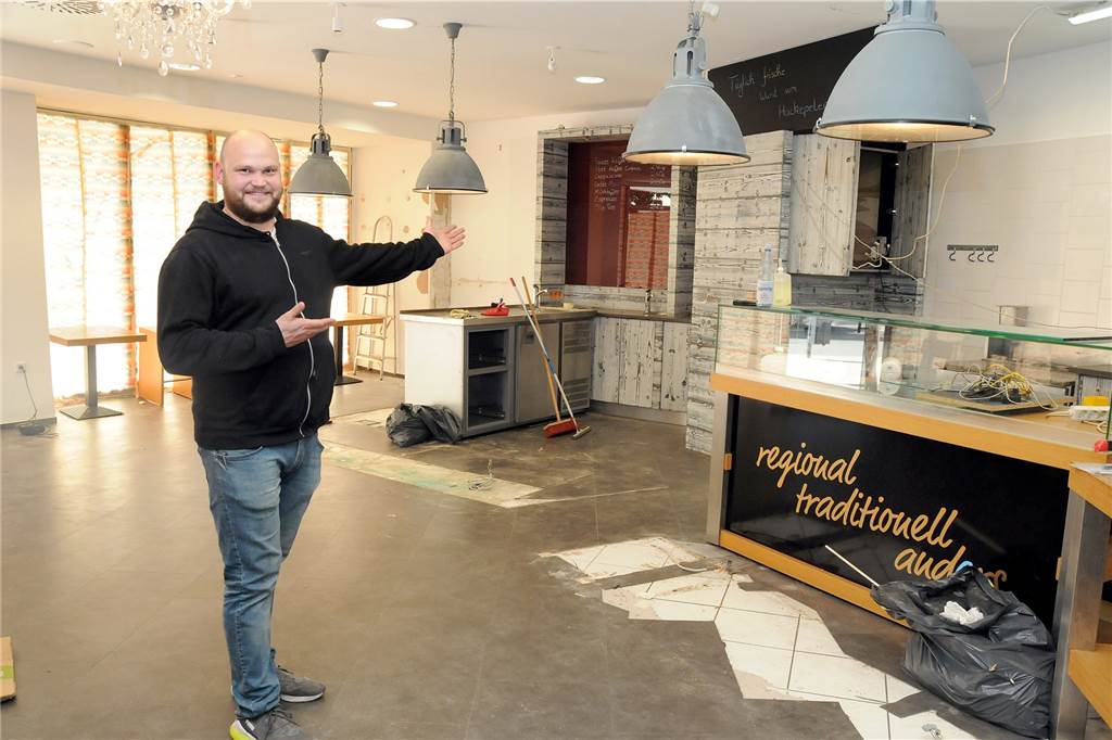 Nach Verzögerungen: Kartoffel Pott in Schwerte soll bald eröffnen Marcel Pelzer in dem alten Bistro "Beckers"