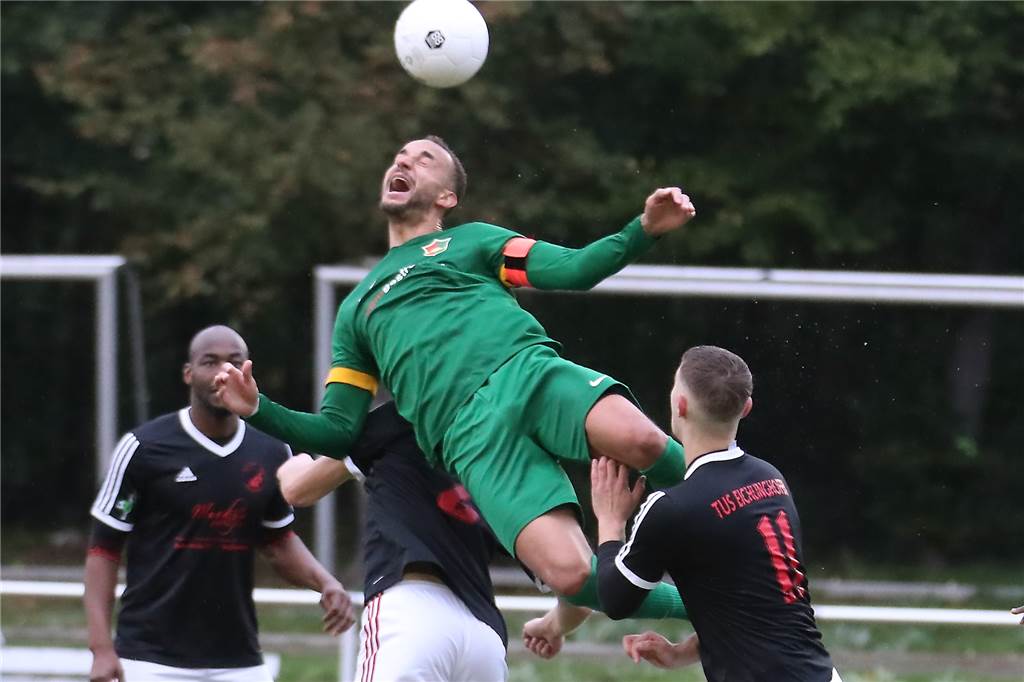 Ex-Lüner mischen Liga auf, in der besonders viele Spiele wegen des Coronavirus ausfallen Marcel Ramsey ist nun Kapitän des FC Roj.