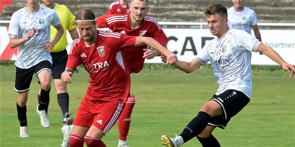 Marcel Reichwein vergibt vom Punkt und verpasst den Hattrick: „Gehe auf jeden Fall wieder hin“ Marcel Reichwein (l.) brachte den Lüner SV mit zwei frühen Toren auf die Siegerstraße.