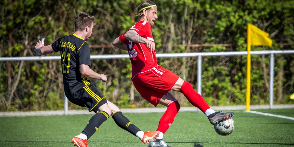 Nach Reichwein-Abgang: Türkspor beschäftigt sich mit Alternativen und klärt wichtige Personalie Marcel Reichwein (r.) hat für Türkspor Dortmund viele Tore geschossen. Nun verlässt er den Klub in Richtung Lüner SV und hinterlässt eine große Lücke.