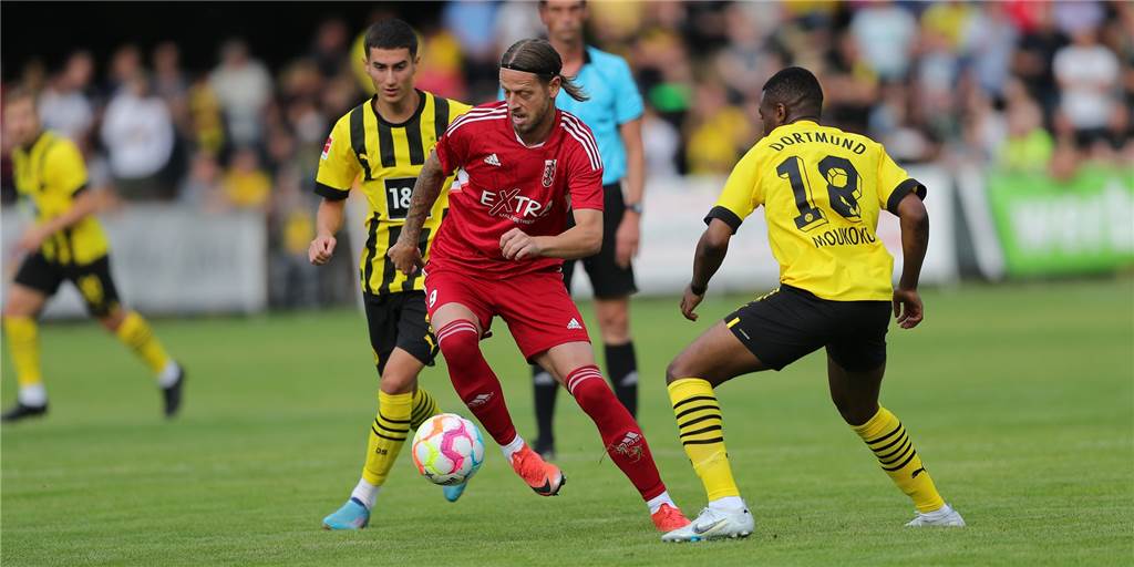 Marcel Reichwein gibt gegen Borussia Dortmund sein LSV-Debüt – Einsatz auf ungewohnter Position Marcel Reichwein war seine Profi-Erfahrung im Spiel des Lüner SV gegen Borussia Dortmund durchaus anzumerken.