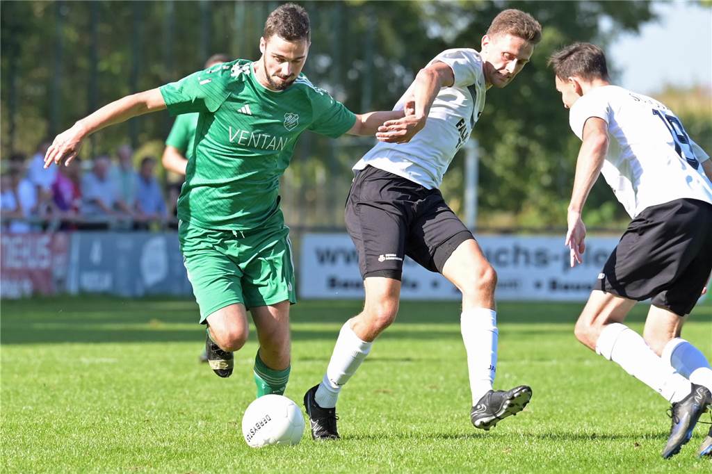 Resing-Zwillinge brennen auf Kracher in Südlohn Marcel Resing im Zweikampf gegen Marco Doods vom SC Südlohn