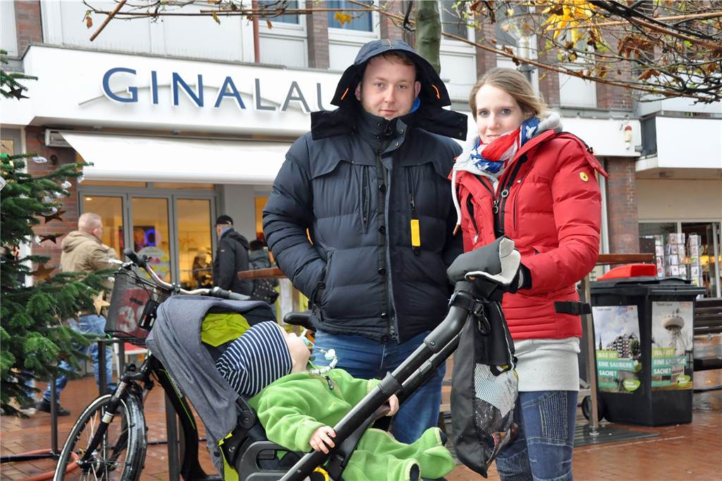 Verhaltener Auftakt am verkaufsoffenen Sonntag: Trotzdem ist in der City einiges los Marcel Rose und Melanie von Hebel aus Alstedde kommen häufig zum verkaufsoffenen Sonntag in die City. So auch am 2. Advent.