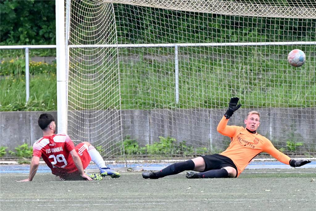 Unsere Top-Fünf: Die besten Lüner Torhüter der Hinrunde Marcel Schaub hält einen Schuss.