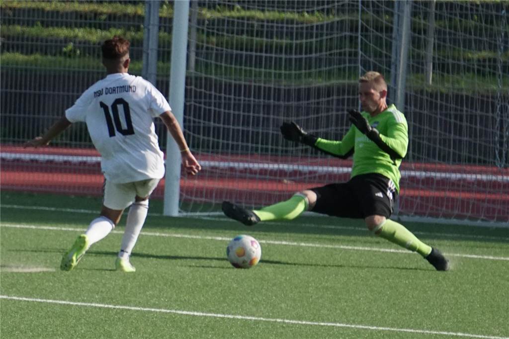 Marcel Schaub überragt beim BV Brambauer trotz vielen Gegentoren Marcel Schaub im 1vs1.