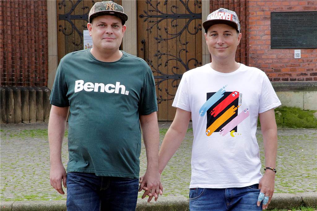 Segnung homosexueller Paare: Das denkt ein schwuler Halterner darüber Schwules Paar auf dem Marktplatz in Haltern