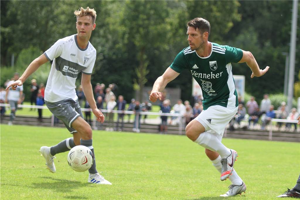 FC Nordkirchen verliert zwei Leistungsträger – einer wechselt zum FC Frohlinde Marcel Stiepermann verlässt im Sommer den Schlosspark und schließt sich dem FC Frohlinde an.