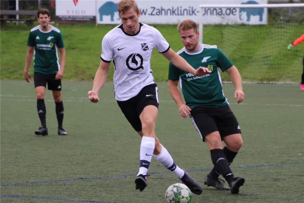 Frömerns Doppelpacker mit Erklärungsversuch nach verspieltem Sieg Marcio Jürgens (l.) traf gegen GS Cappenberg doppelt für den SV Frömern.