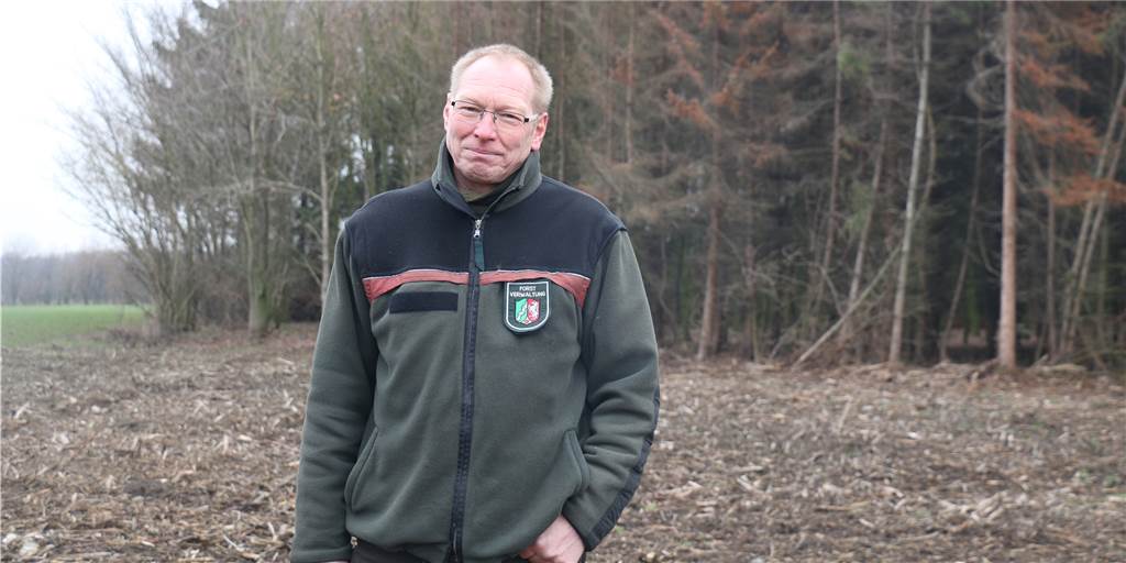 Förster über nackte Wanderer in Werner Wäldern: „Es würde mich nicht wundern“ Marco Adamek, als Förster unter anderem für Werne zuständig, erklärt, ob es er in Werner Wäldern von nackten Wanderern oder Exhibitionismus mitbekommen habe.