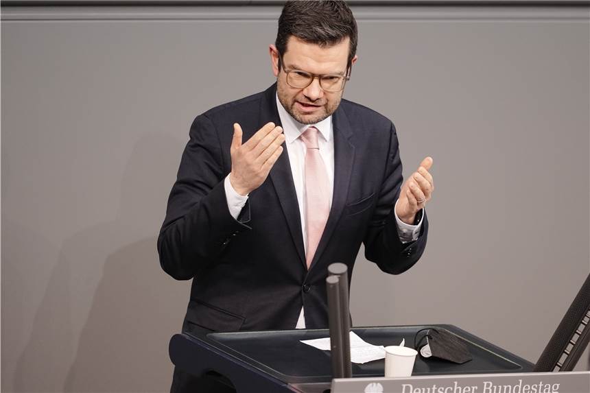 Justizminister Buschmann hofft auf Ende vieler Corona-Regeln im März Marco Buschmann (FDP), Bundesminister der Justiz, spricht bei der Orientierungsdebatte zu einer SARS-CoV-2-Impfpflicht im Bundestag. (Archiv)